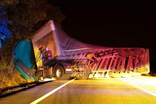 Injuries Caused by Overloaded Trucks & Unsecured Loads in Las Vegas