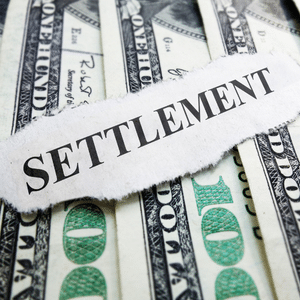 What Percentage of a Settlement Does a Lawyer Get?
