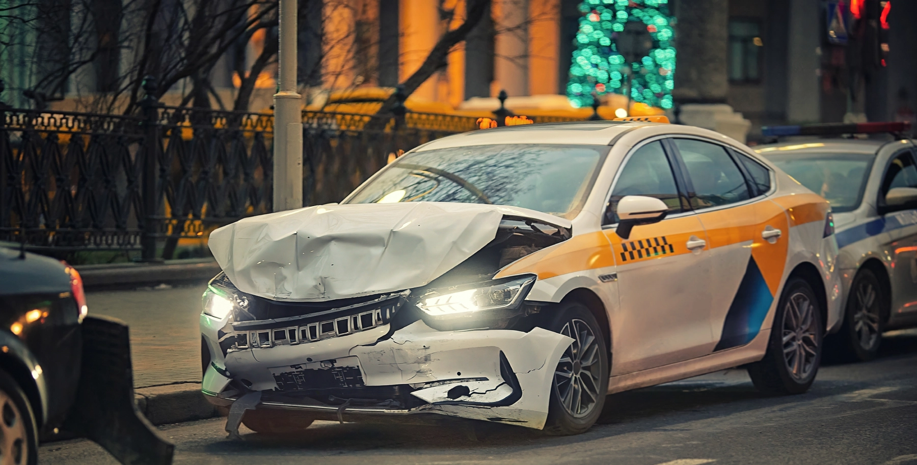 las vegas taxi cab that has been in a car crash